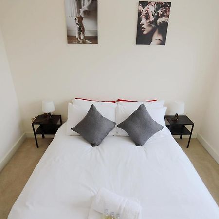 バーミンガムEasytravel Luxury Nec/Airport 3 Beds Houseアパートメント エクステリア 写真